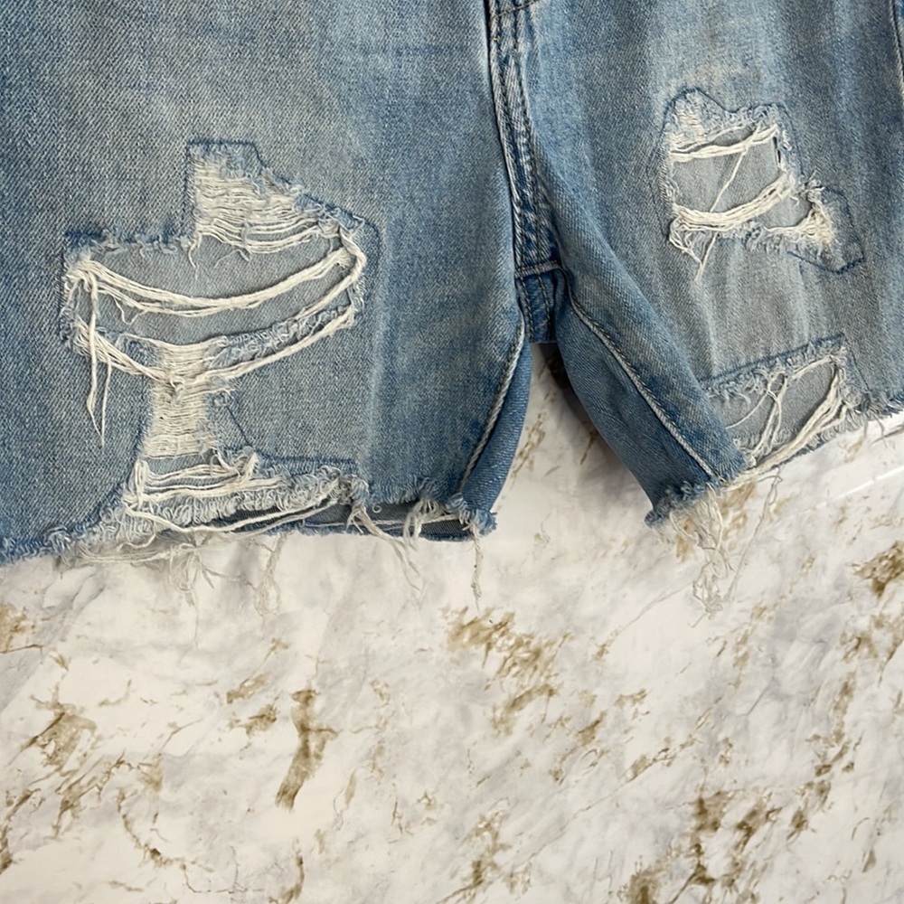 Simple Society Distressed Shorts l SIZE 25 - Picture 4 of 7
